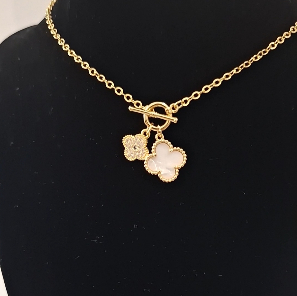 Multi diamonds & mother of pearl four leafs flowers Toggle Clasp necklace - Picture 5 of 8